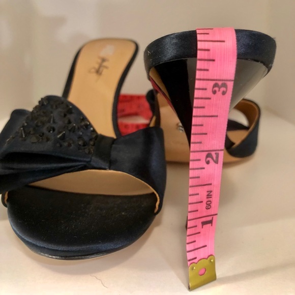 ๐๐ปABS Black Satin Stud 4โ size 8 Kitten Heel - Picture 2 of 5